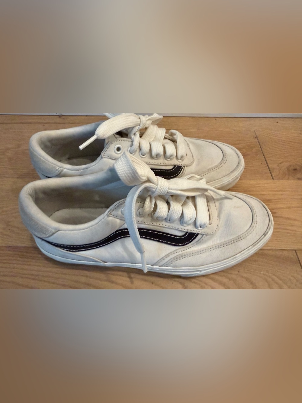 Vans Old Skool White & Black Sneakers – Size 8